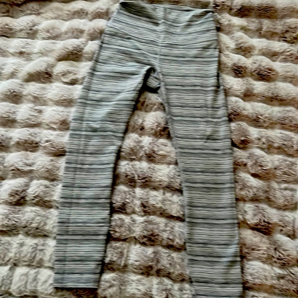 Lululemon space gray and white with black stripes. Size 4